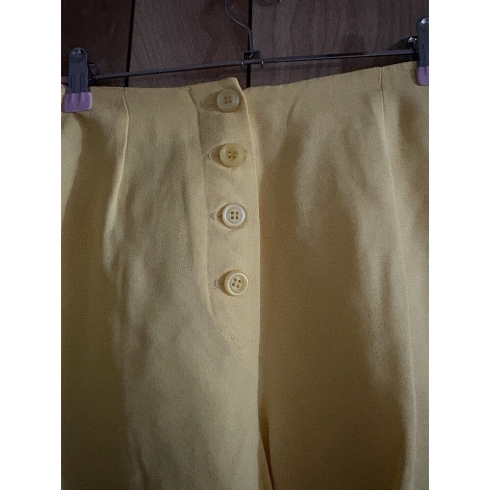 Tracy Evan’s Women’s yellow high-waisted shorts with front buttons Size 7‎ - Picture 2 of 4